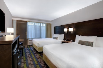 Room, 2 Queen Beds, Non Smoking (Ground Floor)