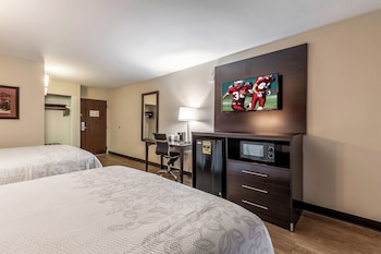 Deluxe Room, 2 Queen Beds (Smoke Free)