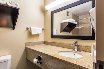 Suite, 2 Queen Beds (Smoke Free)