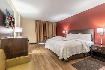 Premium Room, 1 King Bed (Upgraded Bedding & Snack, Smoke Free)