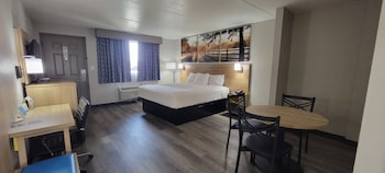 Efficiency, Room, 1 King Bed, Non Smoking, Kitchenette