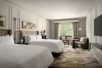 Deluxe Room, 2 Queen Beds (Mount Temple, 2 Queen Beds)
