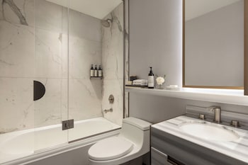 Junior Suite, 1 King Bed