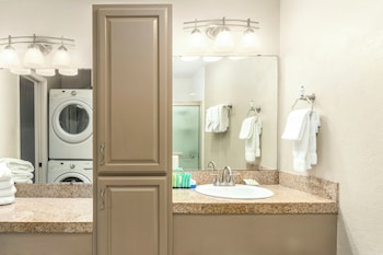 Condo, 2 Bedrooms, Kitchen