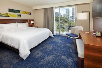 Room, 1 King Bed, Accessible, Bathtub (Partial Ocean View)