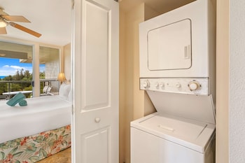 Deluxe Room, 1 Double Bed, Partial Ocean View (Comp)