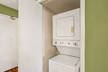 Standard Suite, 1 Queen Bed