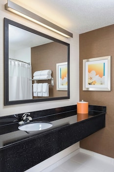 Executive Suite, 1 King Bed with Sofa bed (Mobility/Hearing Accessible, Tub)