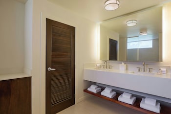 Room, 1 King Bed, Oceanfront (View)
