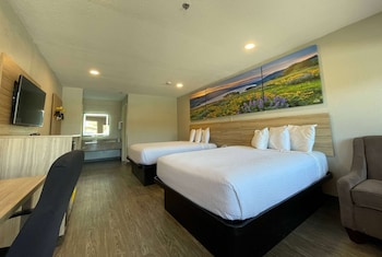 Room, 2 Queen Beds, Non Smoking