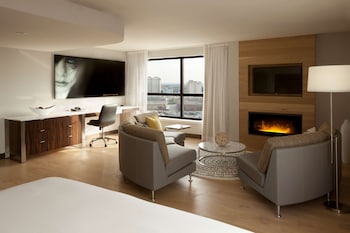 Room, 1 King Bed, Corner