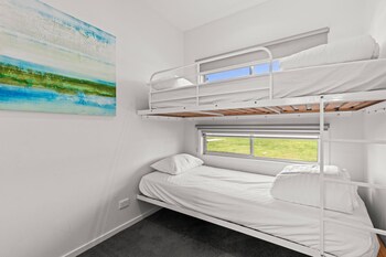 3 Bedroom Lonsdale Cabin