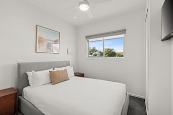 3 Bedroom Lonsdale Cabin