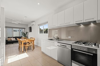 3 Bedroom Lonsdale Cabin