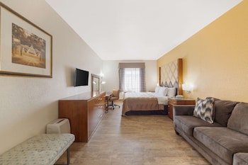 1 King Bed, Nonsmoking, Interior Corridor