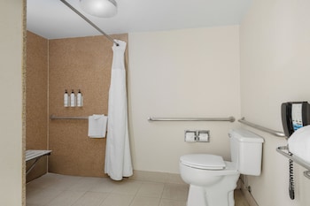 Suite, 1 Bedroom, Hearing Accessible (Roll-in Shower)