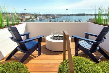 Room, 2 Queen Beds, Balcony, Water View