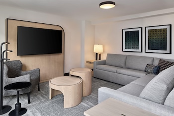 Suite (CAPITOL)
