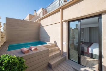 Deluxe Room (Pool)