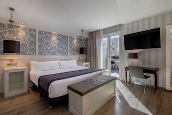 Deluxe Room (Pool)