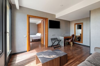 Suite, Private Pool (Single Use)