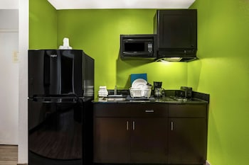Deluxe Room, 1 King Bed, Non Smoking, Kitchenette