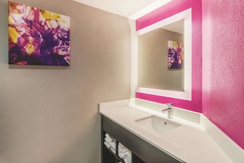 Suite, 1 King Bed with Sofa bed, Non Smoking, Jetted Tub