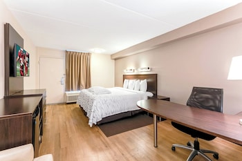 Premium Room, 1 King Bed, Accessible (Upgraded Bedding & Snack, Smoke Free)