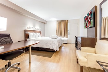 Premium Room, 1 King Bed (Upgraded Bedding & Snack, Smoke Free)