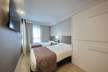 Family Room (2 adults + 2 children)