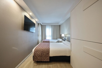 Family Room (2 adults + 2 children)