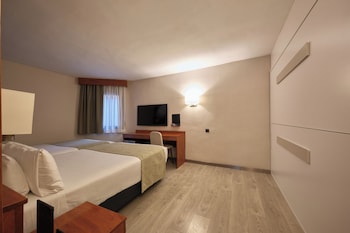 Family Room (2 adults + 2 children)