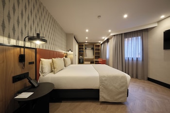 Family Room (Superior, 2 adults + 2 children)