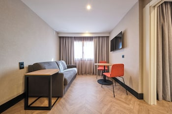 Family Room (Deluxe, 2 adults + 2 children)