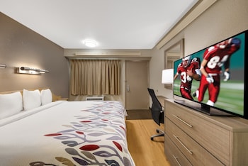Superior Room, 1 King Bed, Accessible (Smoke Free)