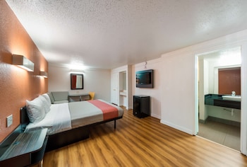 Standard Room, 1 King Bed, Smoking
