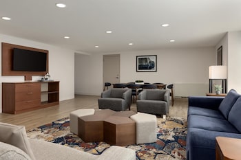 Suite, 1 King Bed, Kitchen