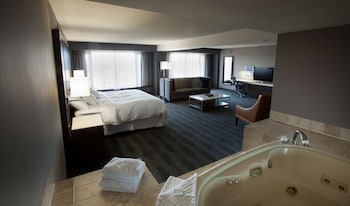 Suite, 1 King Bed, Kitchen