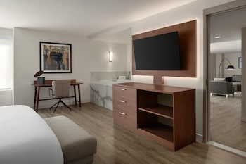 Suite, 1 King Bed, Microwave, Corner