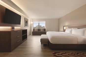 Room, 1 King Bed, Mobility Accessible, Microwave