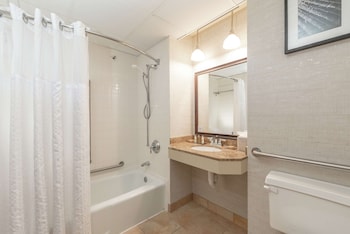 Suite, 1 King Bed, Jetted Tub (Newly Renovated)