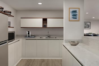 Suite, 1 King Bed, Kitchen