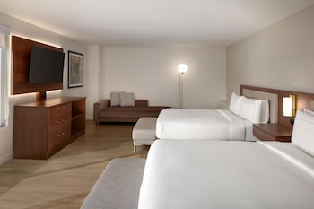 Room, 2 Queen Beds, Corner
