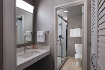 Deluxe Room, 2 Queen Beds, Courtyard View