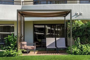 Premium Lanai 1 King or 2 Double