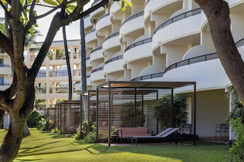 Premium Lanai 1 King or 2 Double
