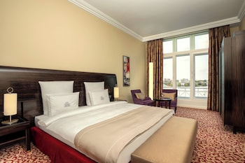 Superior Suite, 1 Bedroom, Lake View