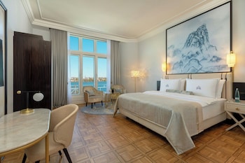 Room, 1 King Bed, Lake View