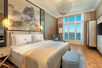 Superior Suite, 1 Bedroom, Lake View