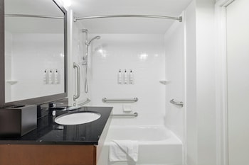 Room, 1 Queen Bed, Hearing Accessible (Roll-in Shower)